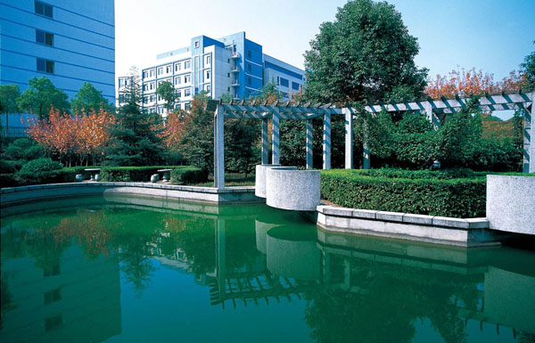 ​校(xiào)園風(fēng)光(guāng)