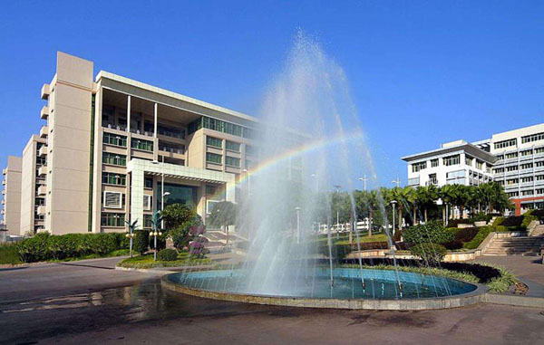 ​校(xiào)園風(fēng)光(guāng)