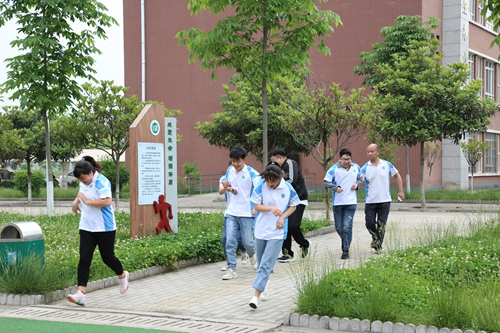 1742202176420382.jpg 1620985613503043706.jpg