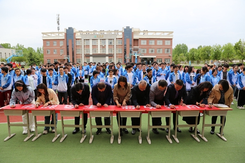 1742269108343592.jpg 1713935642430028215.jpg