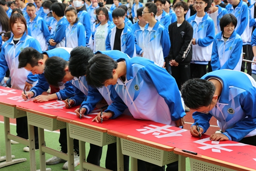 1742269111714667.jpg 1713935652278082544.jpg