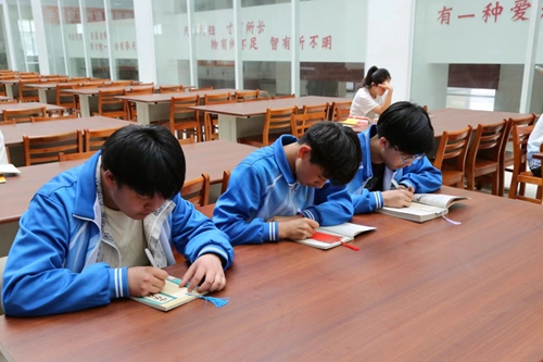 1742269129122350.jpg 1713935792356009186.jpg