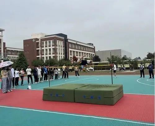 1742268748129597.jpg 1714368626356053292.jpg