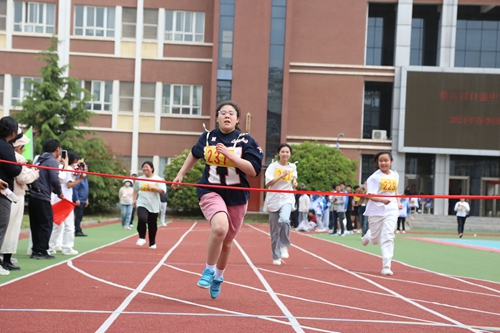 1742268733189025.jpg 1714368915614089787.jpg