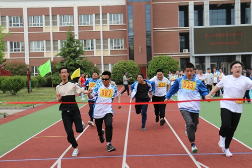 1742268738498930.jpg 1714368915647058793.jpg