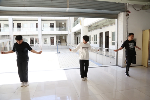 1742268770678647.jpg 1714369215695020981.jpg