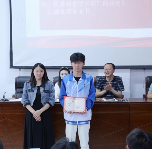 1742268674833239.jpg 1714447873781004809.jpg