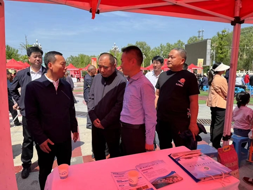 1742268597121577.jpg 1715584789885065102.jpg