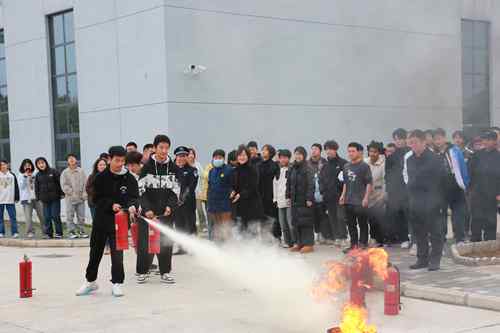 1742262646816979.jpg 1731651559029082917.jpg