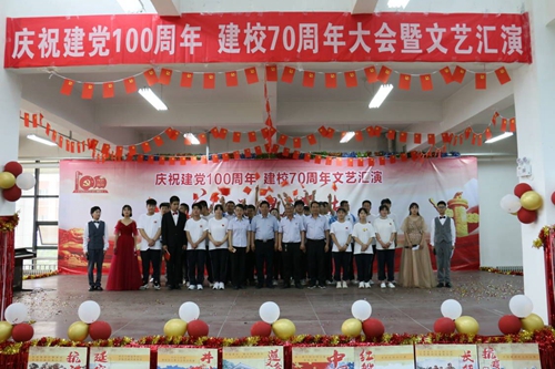 1742264342158226.jpg 1625016191403060610.jpg