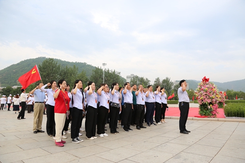 1742264515160071.jpg 1625839953998065922.jpg