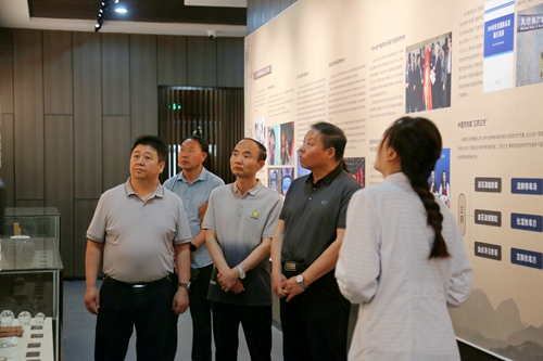 1742266185773785.jpg 1718175144089015837.jpg