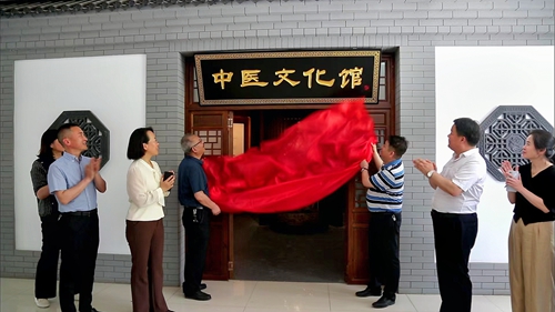 1742267411844941.jpg 1716452281848047172.jpg