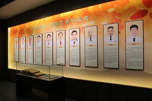 1742267440159396.jpg 1716452519883028550.jpg