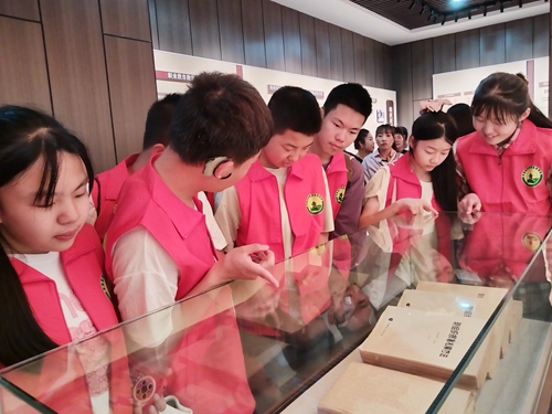 1742267445833218.jpg 1716452623837002534.jpg