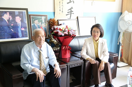 1742267457530469.jpg 1716451574528059714.jpg