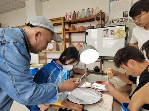 1742267555111690.jpg 1715851930015061981.jpg