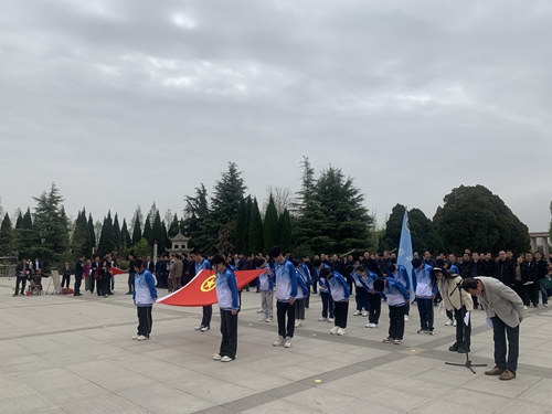 1742269954153961.jpg 1714439002699059833.jpg