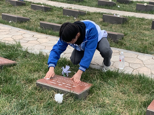 1742269960159029.jpg 1714439002717041970.jpg