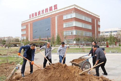 1742269994184088.jpg 1711695828428018691.jpg