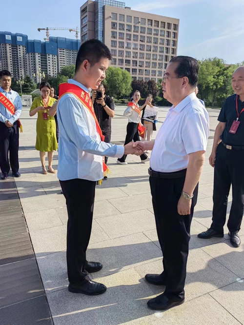 1742805026112964.jpg 1688605534683036420.jpg