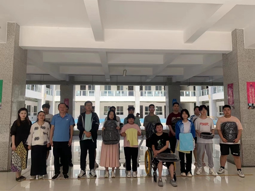 1742805059114430.jpg 1687915888022010744.jpg