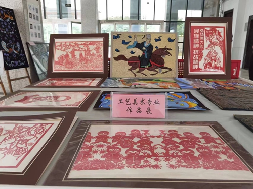 1742805346512204.jpg 1685016203354083974.jpg