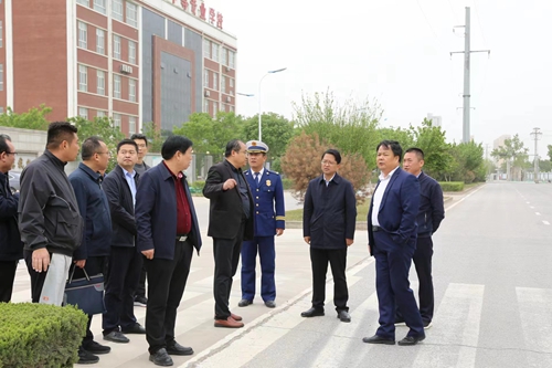 1742807204503135.jpg 1682906006518097234.jpg