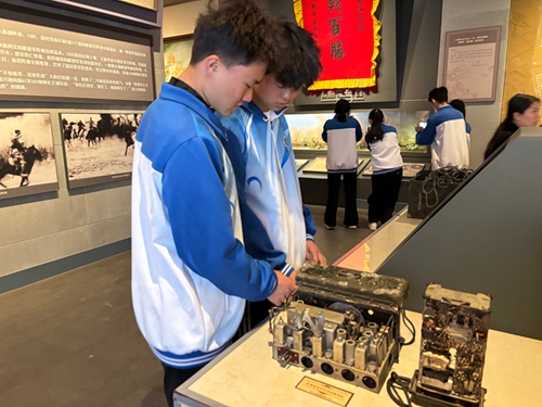 1743758878860546.jpg 04.jpg